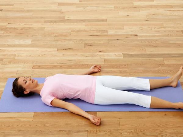 Savasana - pose para meditar deitado